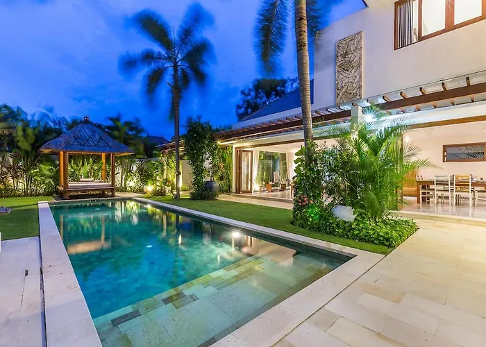 Villa 3br With Ac Living & 12m Pool *