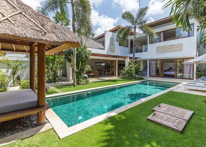 Villa 3br With Ac Living & 12m Pool Seminyak