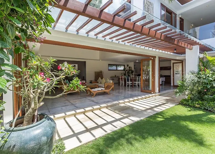 Villa 3br With Ac Living & 12m Pool Seminyak