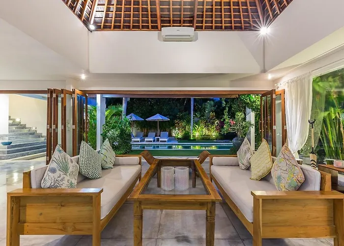 Villa 3br With Ac Living & 12m Pool